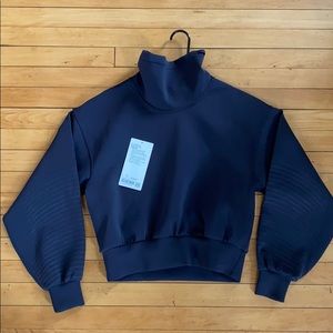 Lululemon Full Flourish Pullover Black, size 4